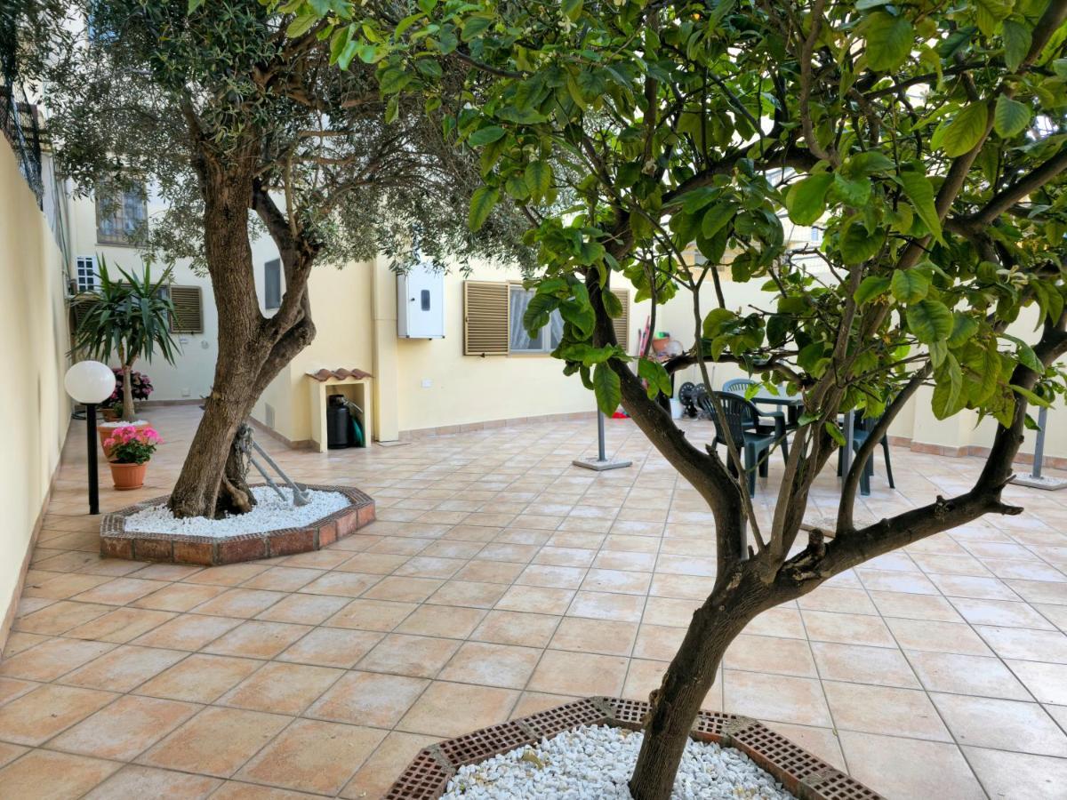 Valery House Appartement Cagliari Buitenkant foto